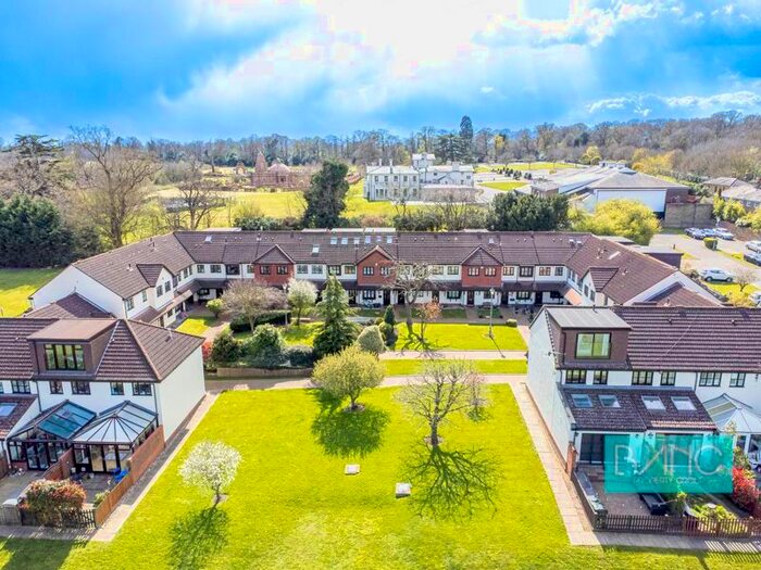 3 Bedroom Terraced House For Sale In Firs Wood Close, Potters Bar, EN6