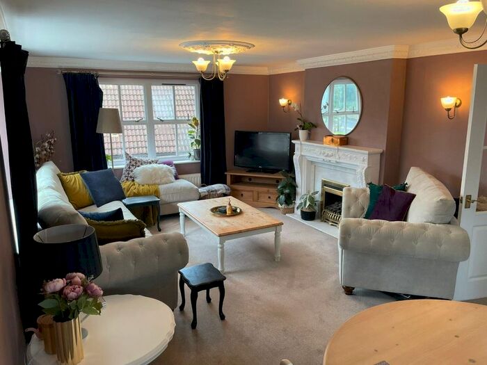 2 Bedroom Flat To Rent In School Lane, Whickham, Newcastle Upon Tyne, NE16