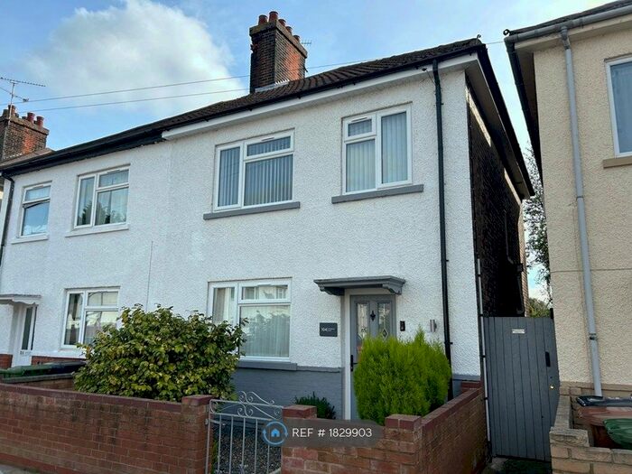 3 Bedroom Semi-Detached House To Rent In Thistlemoor Road, Peterborough, PE1