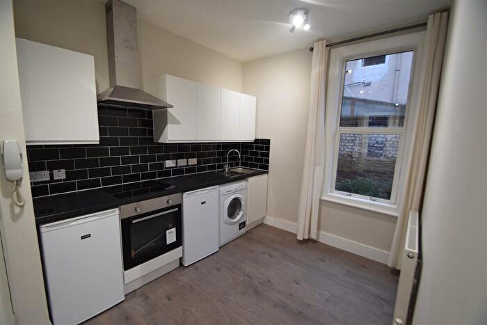 2 Bedroom Flat To Rent In Chapter Road, London, NW2
