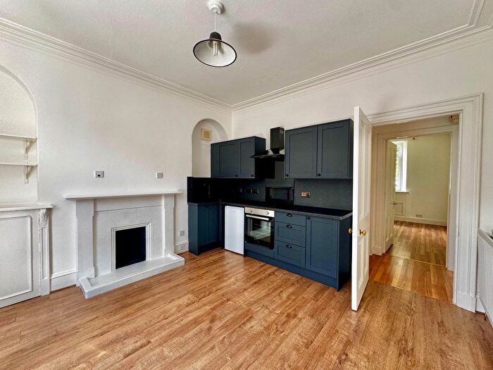 2 Bedroom Flat To Rent In Chestnut Row, Aberdeen, AB25