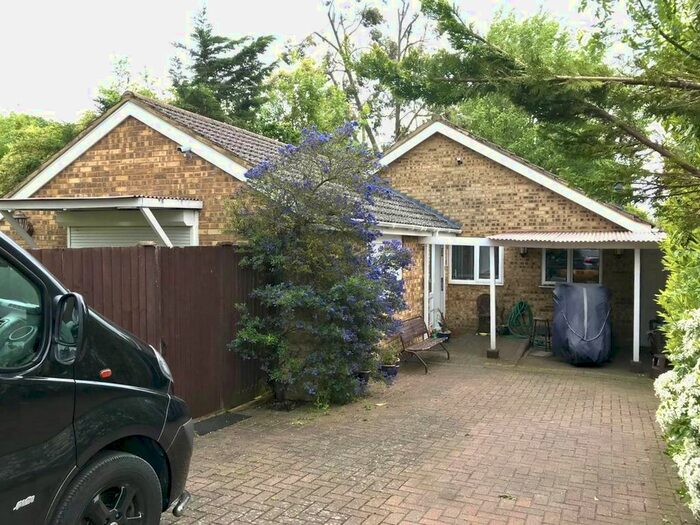 3 Bedroom Bungalow For Sale In Kent Close, Well End, Borehamwood, WD6