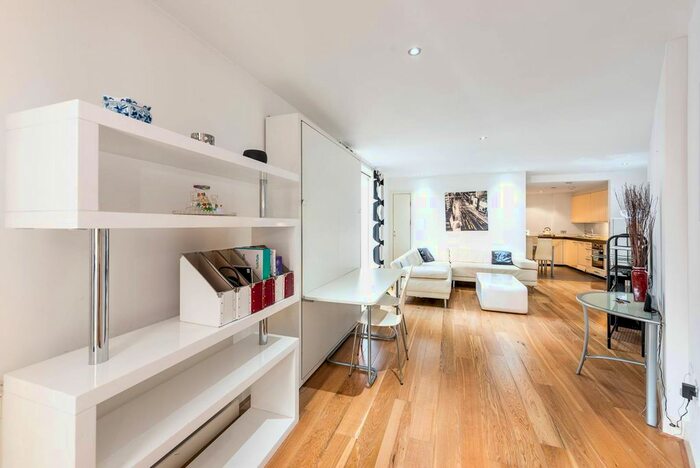 2 Bedroom Flat To Rent In Salamanca Tower, Waterloo, London, SE1