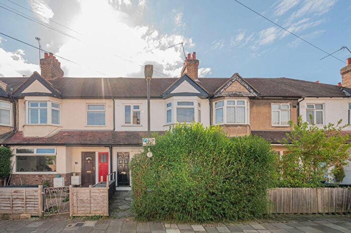 2 Bedroom Flat To Rent In Dinton Road, Colliers Wood, London, SW19