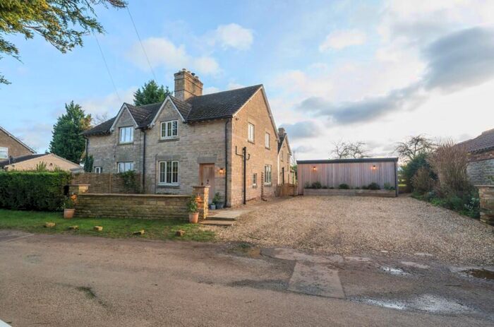 3 Bedroom House For Sale In Hall Cottages Hall Lane, NG31