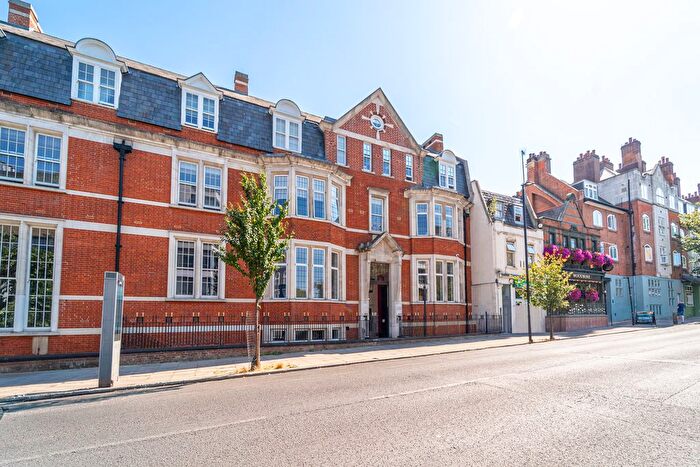 2 Bedroom Flat For Sale In Blackstock Road, Highbury, N5