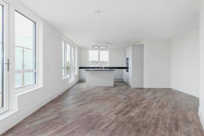 2 Bedroom Flat To Rent In Coombe Lane, London, SW20