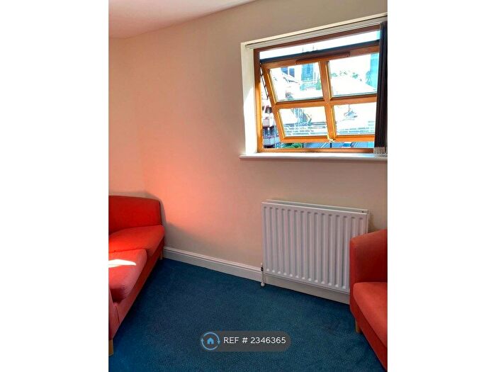 4 Bedroom Flat To Rent In Brook Drive, Sheffield, S3