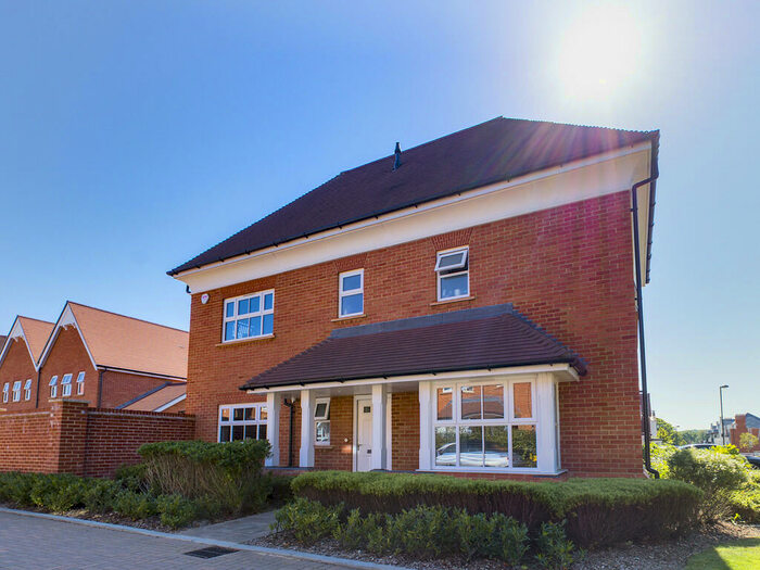 3 Bedroom Semi-Detached House To Rent In Highwood Crescent, Horsham, RH12