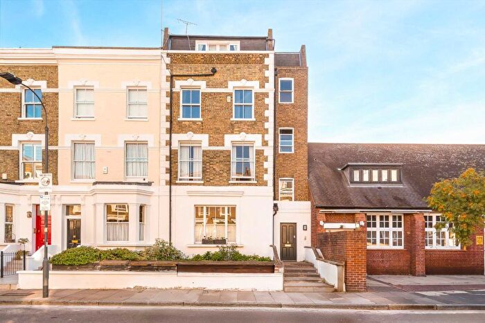2 Bedroom Flat For Sale In Britannia Road, London, SW6