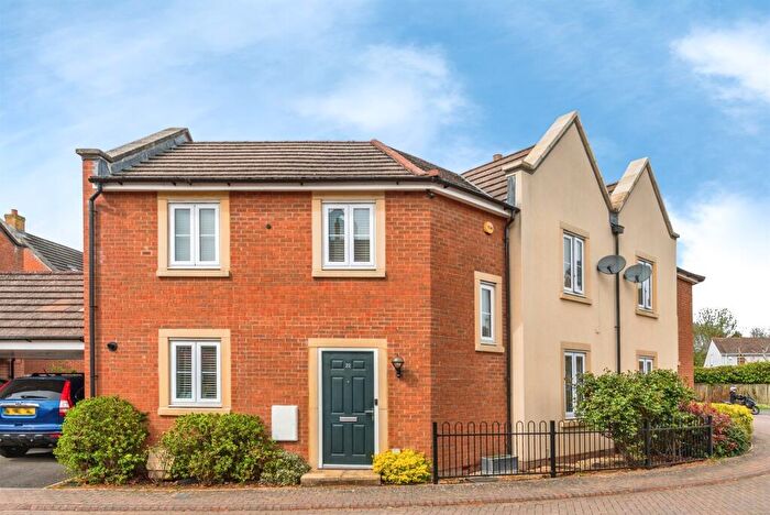 3 Bedroom End Of Terrace House For Sale In Selwood Close, Swindon, SN1