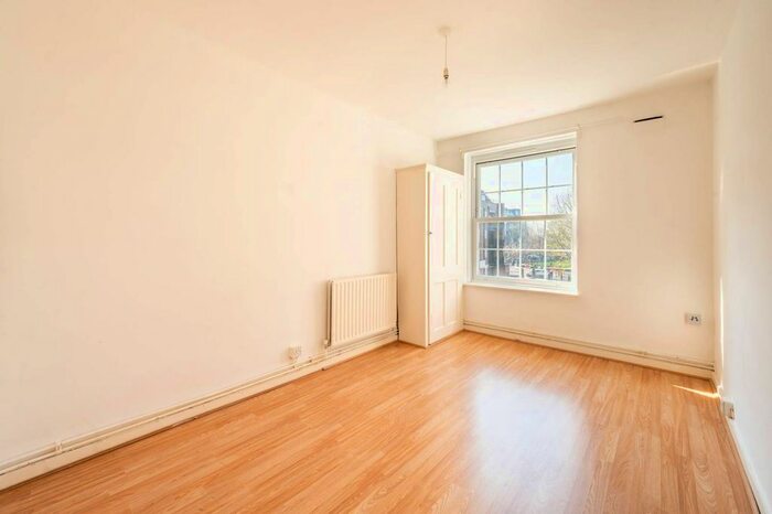 2 Bedroom Flat To Rent In New Park Road, Clapham Park, London, SW2