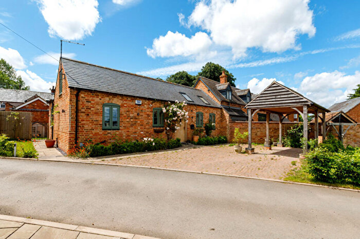 2 Bedroom Barn Conversion For Sale In Owl Barn, Elms Farm, Hunningham, Leamington Spa, Warwickshire, CV33