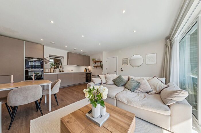 2 Bedroom Flat To Rent In Ravensbury Terrace, Earlsfield, SW18