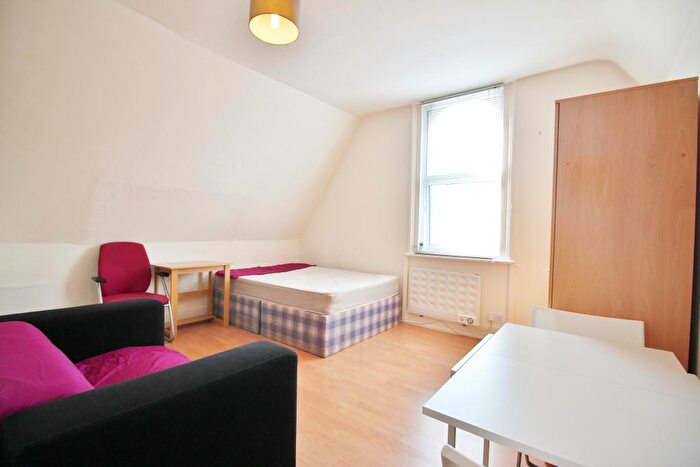 Studio To Rent In Torrington Park, North Finchley, N12
