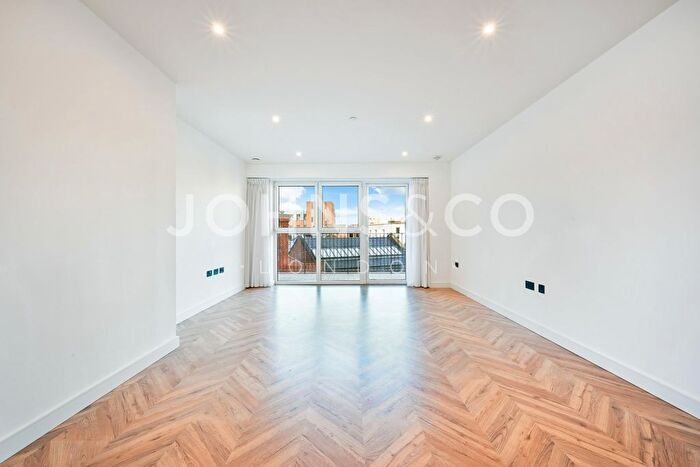2 Bedroom Flat To Rent In Attlee House, Royal Exchange, Kingston Upon Thames, KT1