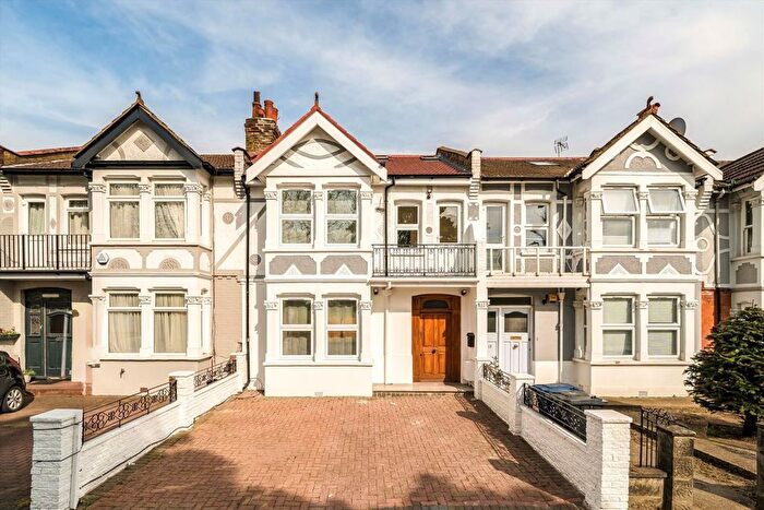 4 Bedroom Semi-Detached House To Rent In Eastfields Road, Acton, W3