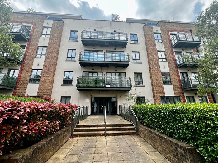 2 Bedroom Flat To Rent In Holford Way, London, SW15