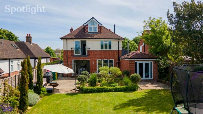 5 Bedroom Detached House To Rent In Avenue Road, Lymington, SO41