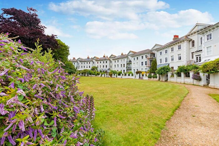 1 Bedroom Flat To Rent In Park Crescent, Brighton, BN2