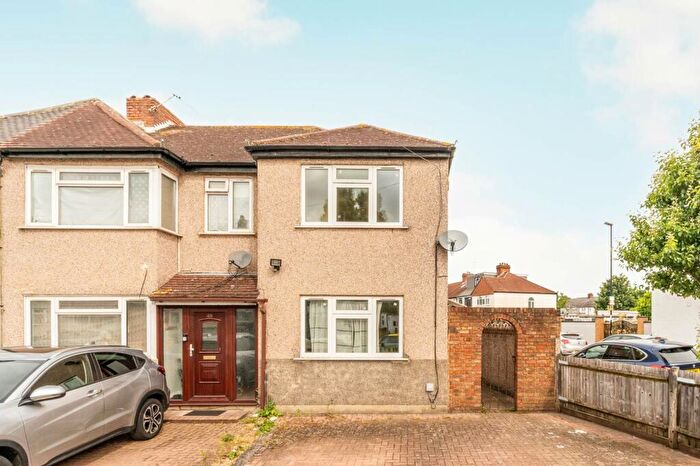 2 Bedroom Flat To Rent In Ockley Road, Croydon, CR0