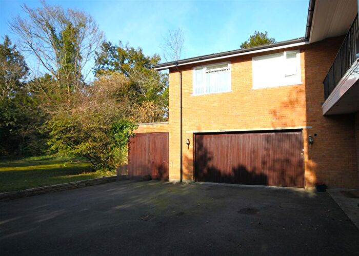 1 Bedroom Flat To Rent In Guildford Road, Fetcham, KT22