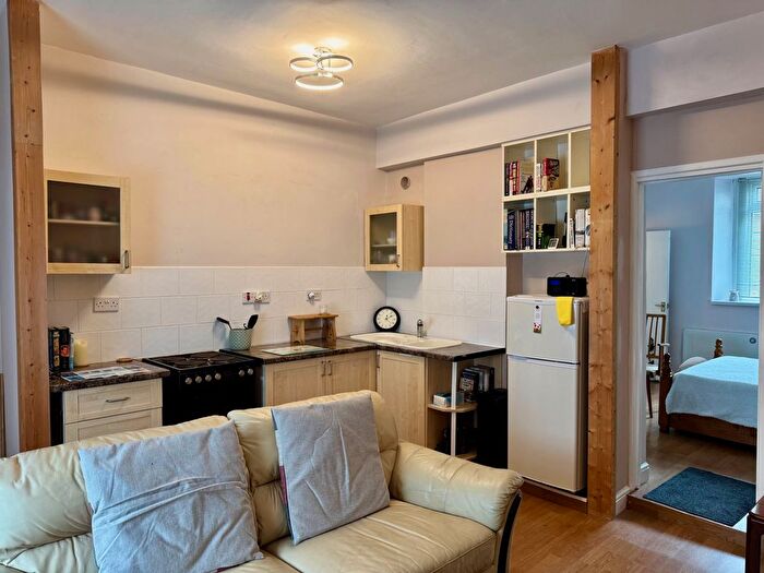 1 Bedroom Flat For Sale In Clifton Place, Greenbank, PL4