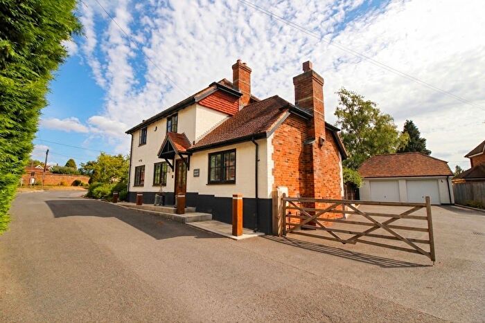 3 Bedroom Semi-Detached House For Sale In Basted Lane, Crouch, TN15