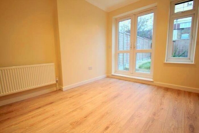 2 Bedroom Flat To Rent In Springfield Road Harrow, Middlesex, HA1