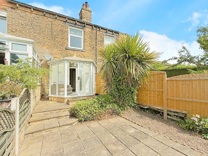 3 Bedroom Terraced House For Sale In Roker Lane, Pudsey, LS28