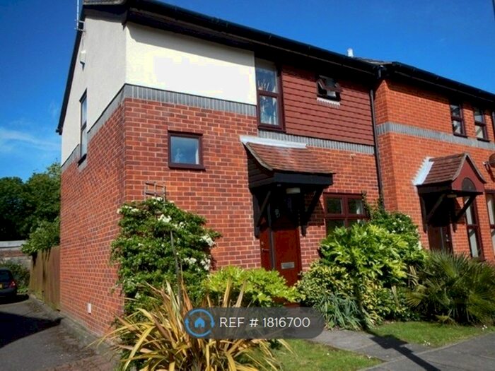 2 Bedroom End Of Terrace House To Rent In Beehive Walk, Portsmouth, PO1