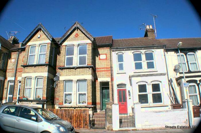 1 Bedroom Flat To Rent In Windmill Road, Gillingham, ME7