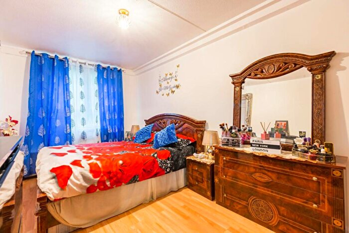 2 Bedroom Flat To Rent In Bradstock Road, Hackney, London, E9