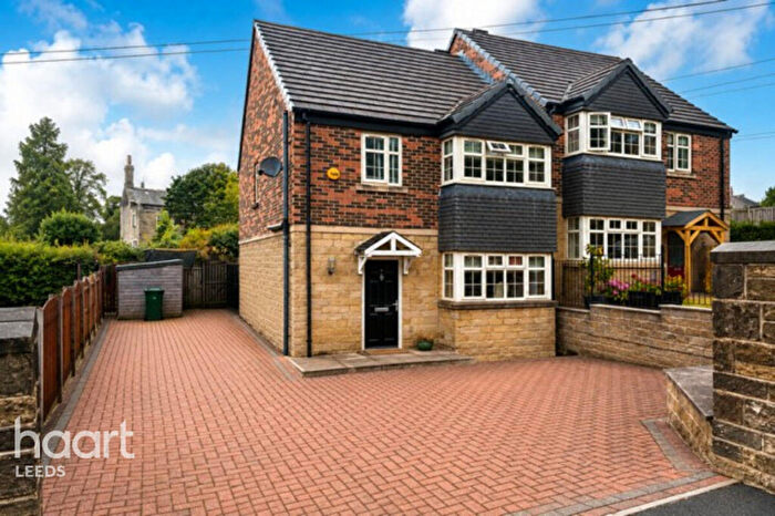 3 Bedroom Semi-Detached House For Sale In Union Road, Bradford, BD12