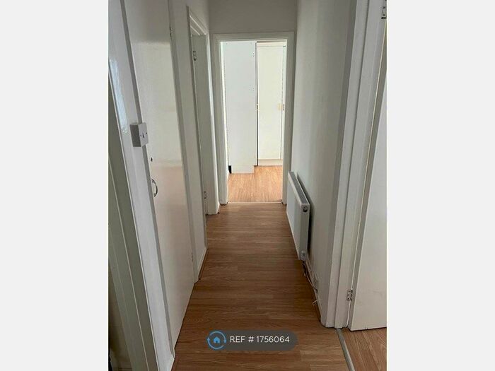 2 Bedroom Flat To Rent In Paddocks Close, Harrow, HA2