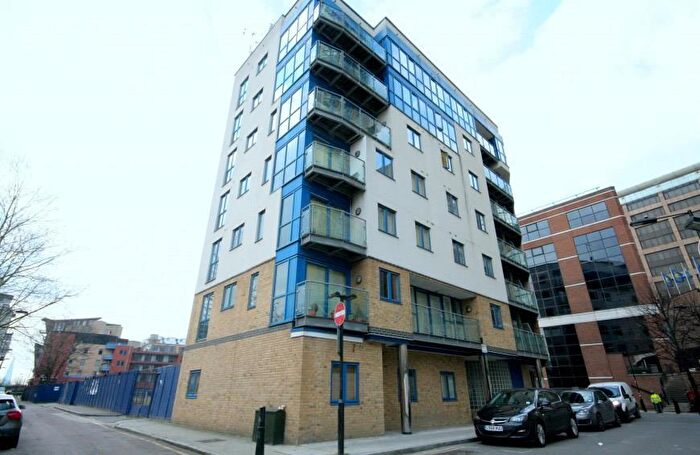2 Bedroom Apartment To Rent In Block Wharf, Cuba Street, London (), E14