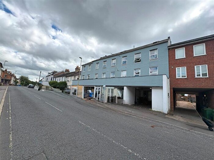 2 Bedroom Flat To Rent In Grosvenor Road, Aldershot, Hampshire, GU11
