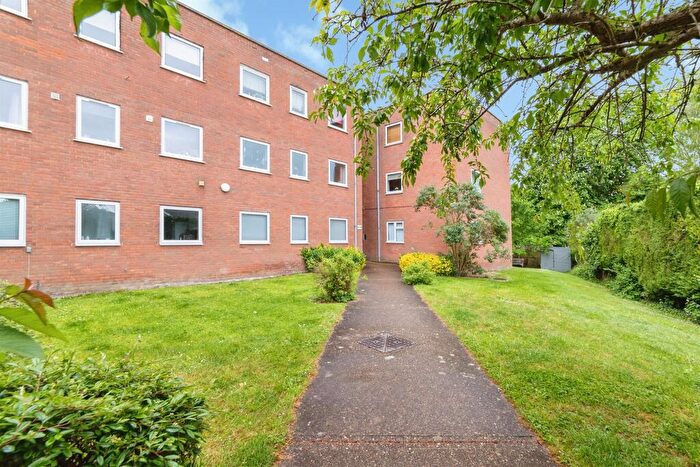 2 Bedroom Flat For Sale In Grove Court, Arlesey, SG15