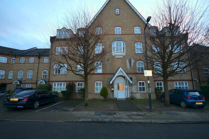 2 Bedroom Flat To Rent In Chamberlayne Avenue, Wembley, HA9