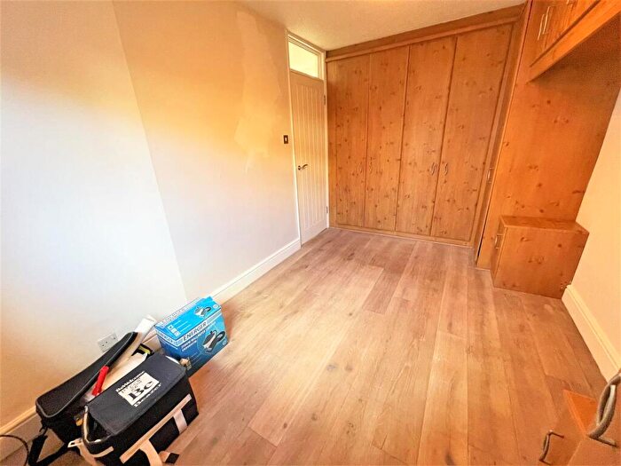 1 Bedroom Flat To Rent In Churchfields, South Woodford, London, E18