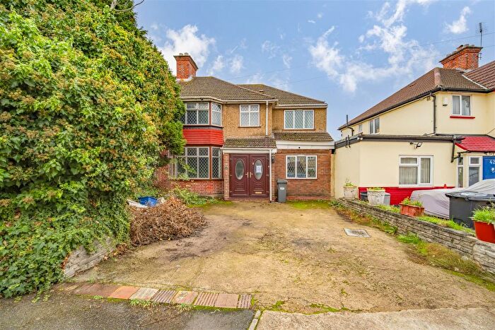 4 Bedroom Semi Detached House For Sale In Orchard Avenue, Heston, TW5