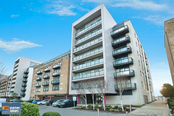 2 Bedroom Flat For Sale In Ferry Court, Cardiff, CF11