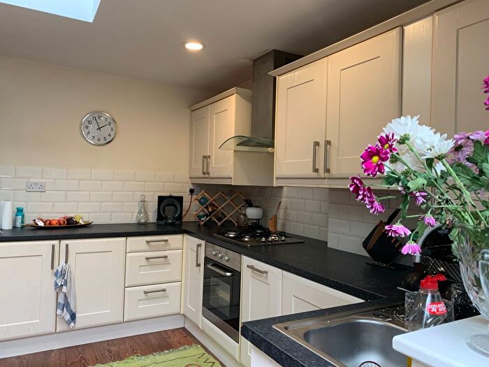 2 Bedroom Flat To Rent In Amity Grove, Raynes Park, London, SW20