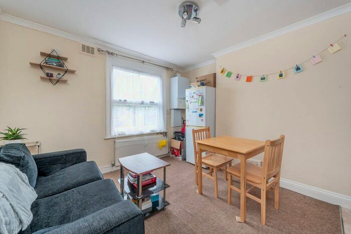 2 Bedroom Flat To Rent In Loftus Road, Shepherd's Bush, London, W12
