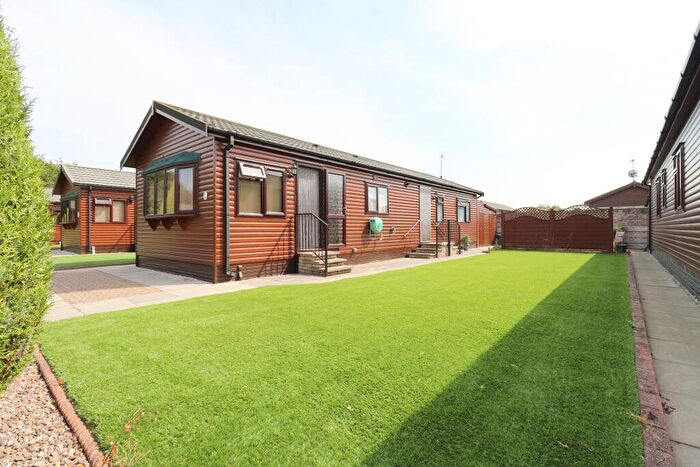 2 Bedroom Park Home For Sale In Willow Lane, Torksey, Lincoln, Lincolnshire, LN1