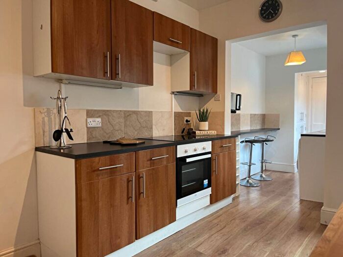 2 Bedroom Terraced House To Rent In St Andrews St // Large Bed // July, LN5