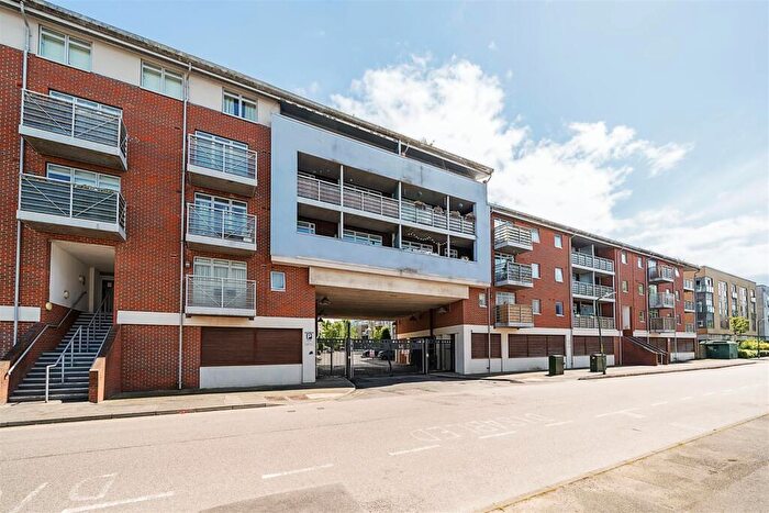 2 Bedroom Apartment For Sale In Kingfisher Meadow, Maidstone, ME16