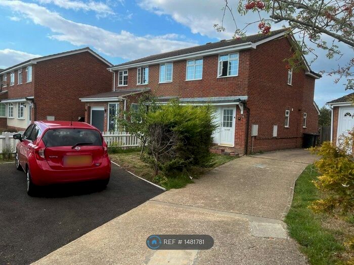 3 Bedroom Semi-Detached House To Rent In Quinnell Drive, Hailsham, BN27