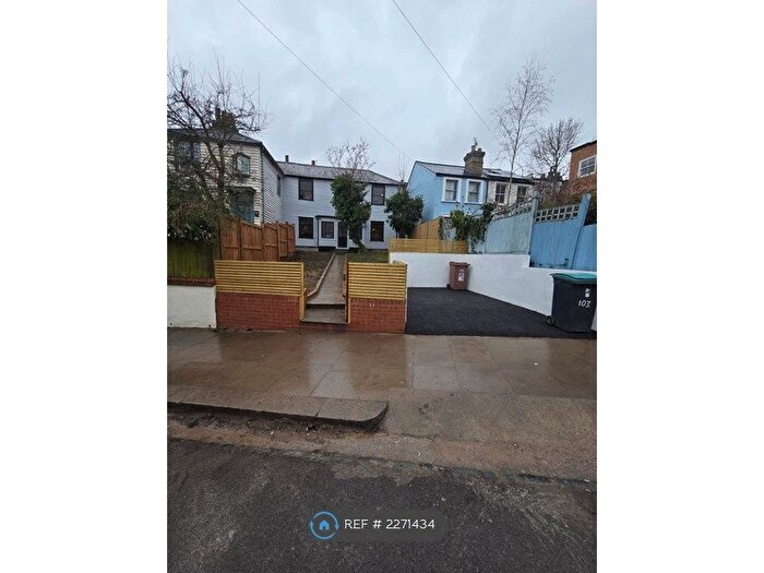 3 Bedroom Semi-Detached House To Rent In St. James Lane, London, N10