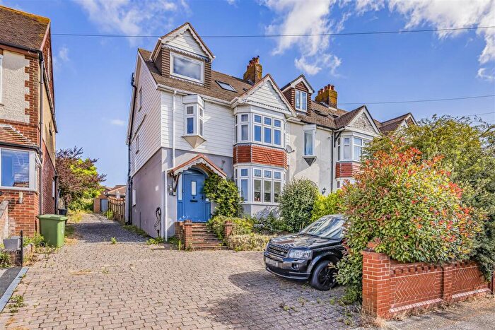 4 Bedroom End Of Terrace House For Sale In Woodfield Avenue, Farlington, Portsmouth, PO6